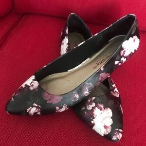 Floral Black Flats Women’s Size 8